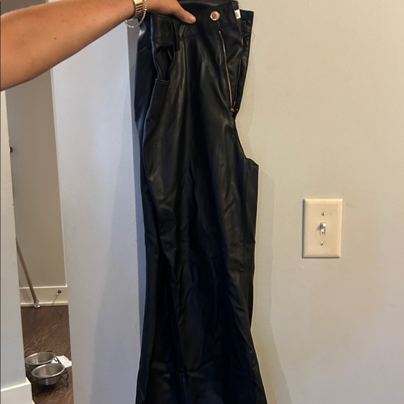 Zara faux leather mini flared cropped pants - Picture 3 of 3